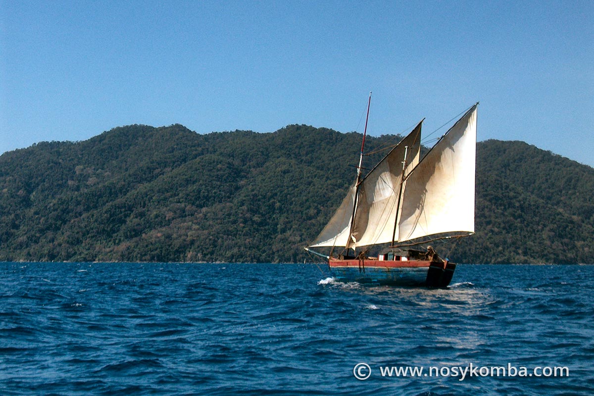 dhow sailing past nosy komba